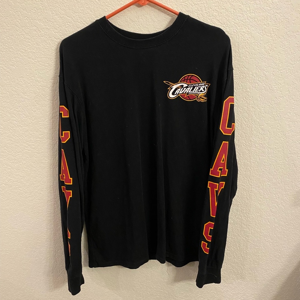 Cleveland Cavaliers shirt Men’s small Long sleeve Shirt-Cavs graphic logo